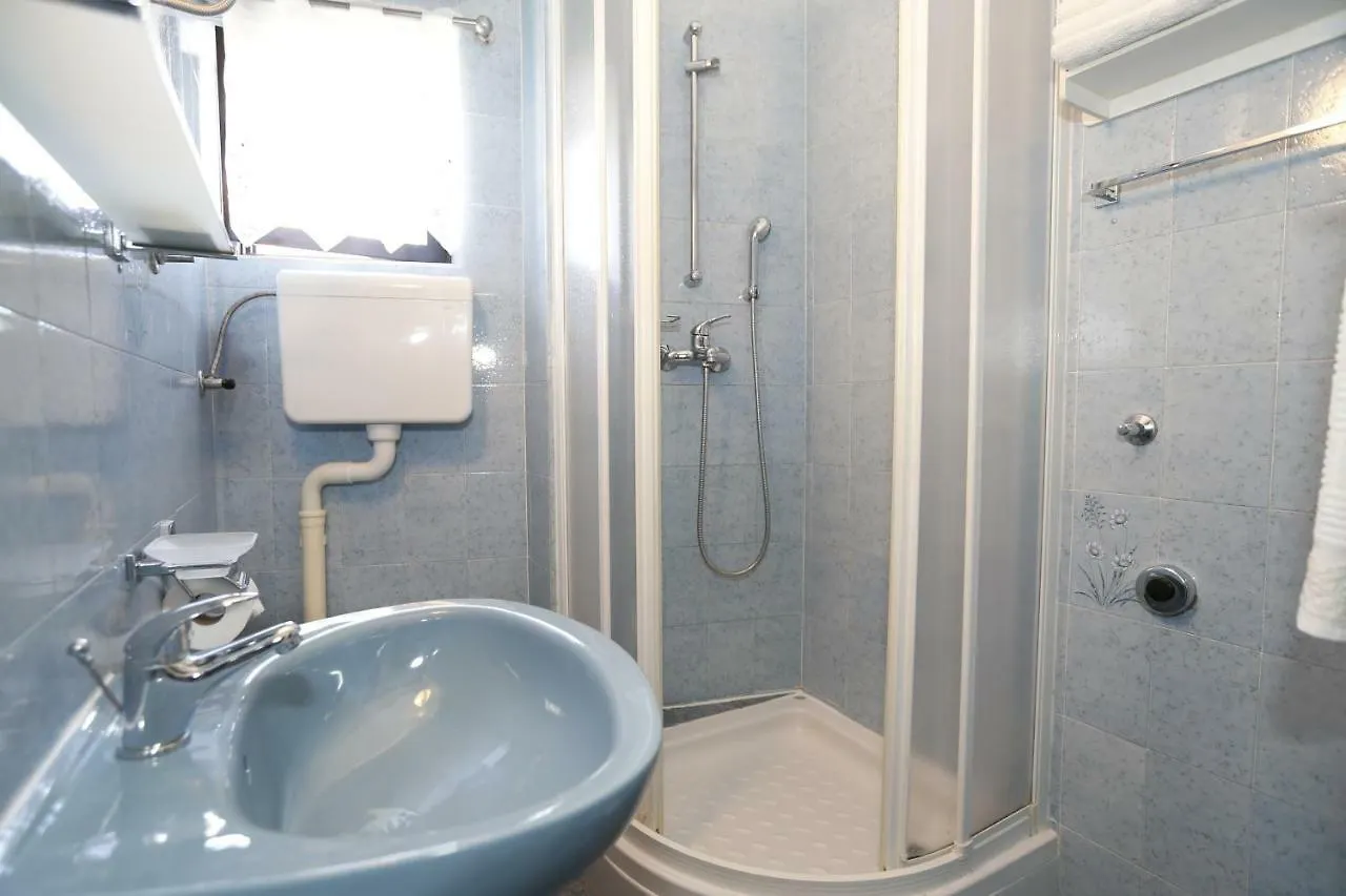 Apartment Luiza With Terrace Baska  Baska (Krk)