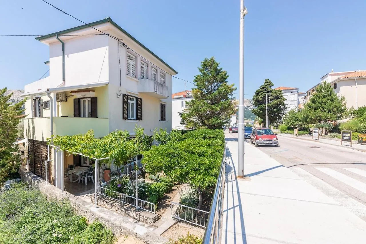 Apartment Luiza With Terrace Baška